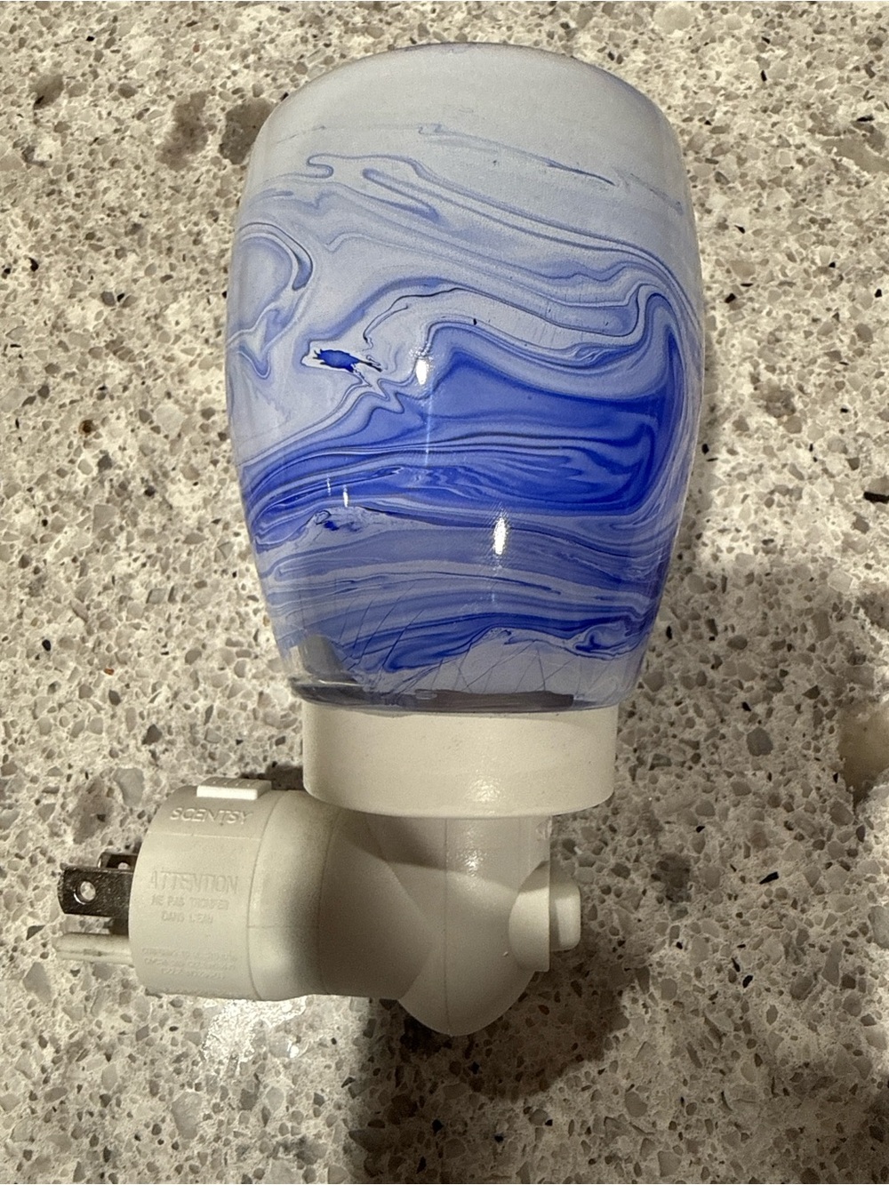 Scentsy Blue and White Swirl Glass Plug-In Warmer